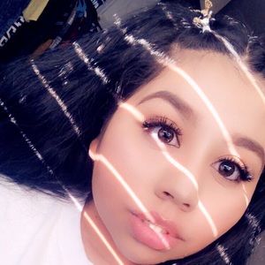 Meet your Posher, Nayeli